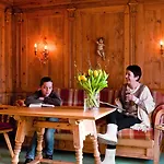 Hotel Alpenjuwel Parkhotel 4 Sterne Superior Genusshotel Mit Feinster Kulinarik & Golf Ihr Rueckzugsort Inmitten Der Alpen Mit Tradition Und Eleganz