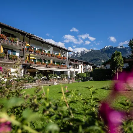 Parkhotel 4 Sterne Superior Alpenjuwel Mit Genuss, Golf & Wellness In Der Karwendel-region Tradition Trifft Eleganz Im Stilvollen Rueckzugsort 4* Wallgau